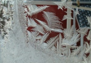 s_800px-Frosty_window